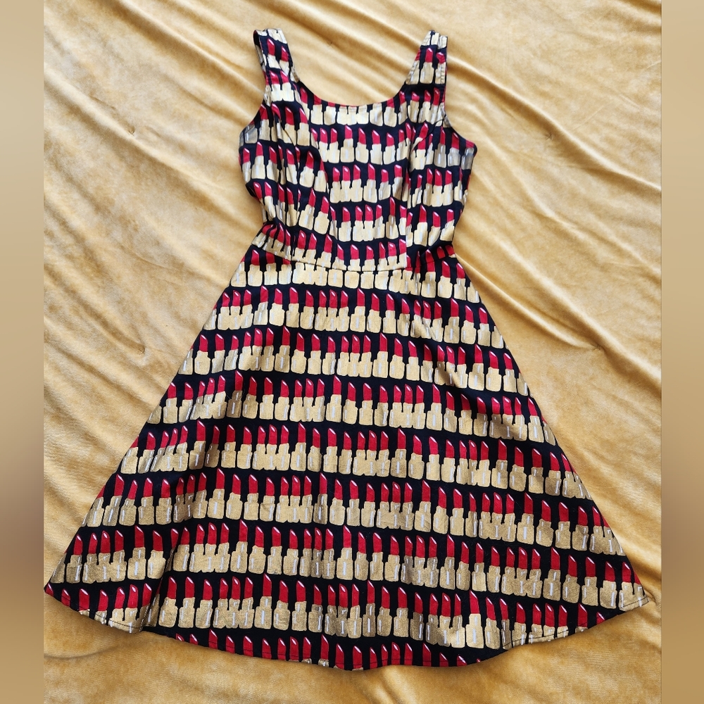 Size Small Like-New Retrolicious Metallic Lipstick-Print Dress
